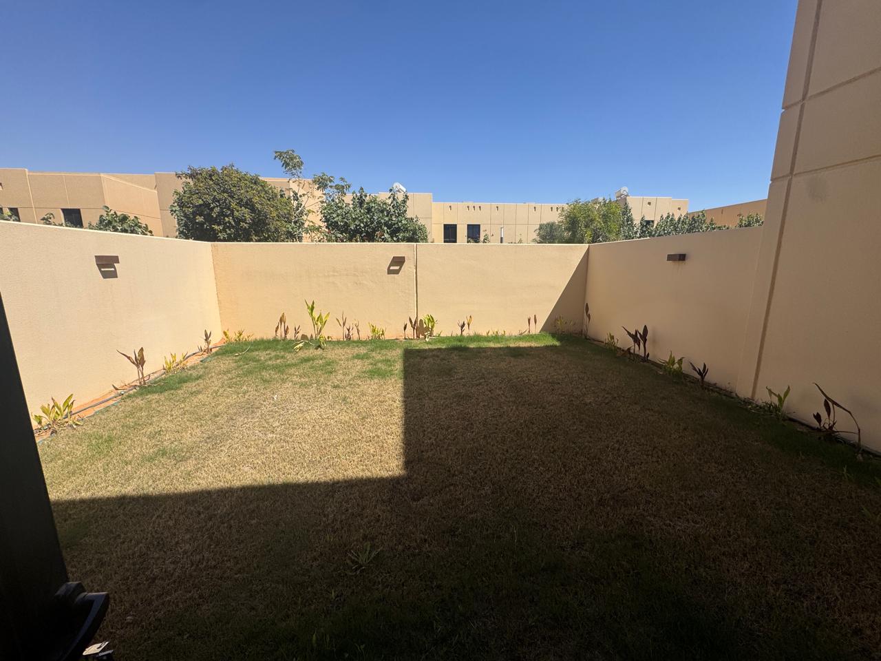  🏡 *Modern Townhouse for Rent in Sedra (Roshn) – Stylish & Family-Friendly* 👨‍👩‍👧‍👦